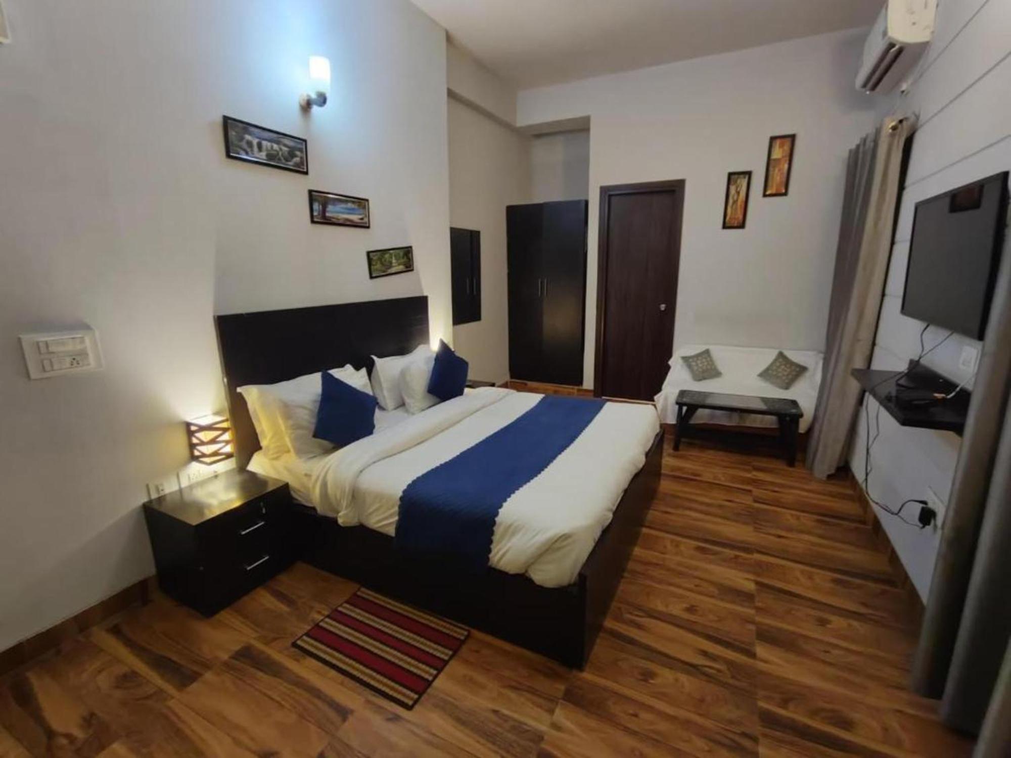 Vrindavan Dreams Hotel And Suites Exterior photo