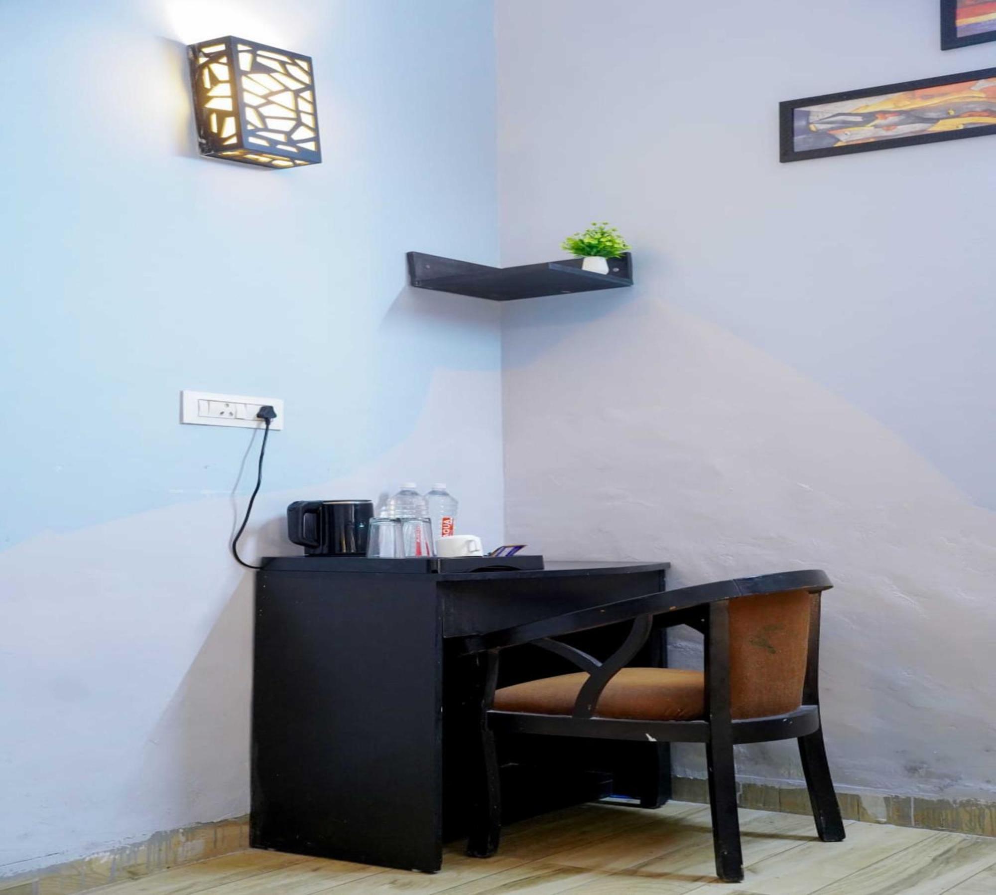 Vrindavan Dreams Hotel And Suites Exterior photo