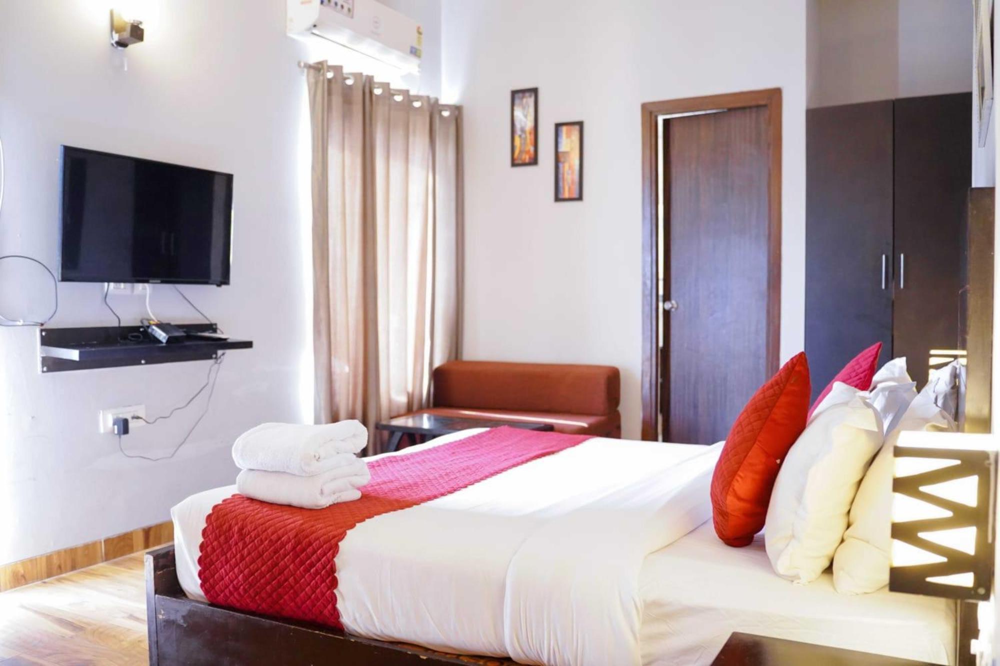 Vrindavan Dreams Hotel And Suites Exterior photo