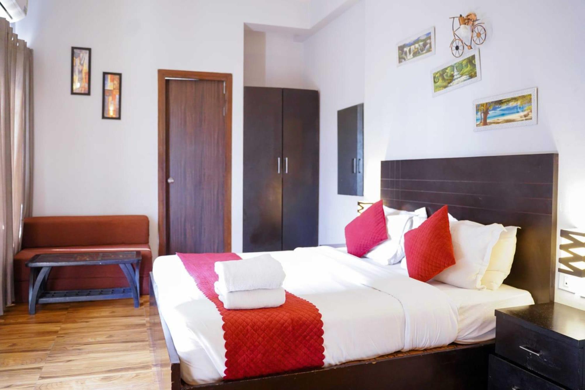 Vrindavan Dreams Hotel And Suites Exterior photo
