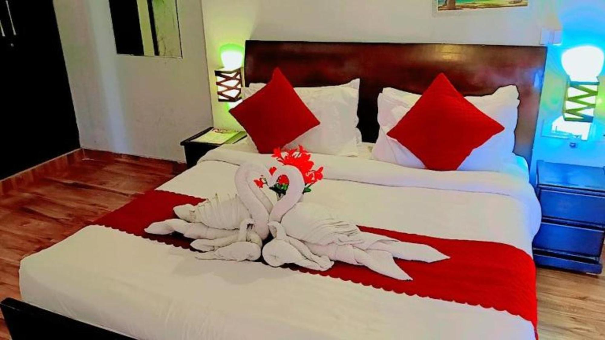 Vrindavan Dreams Hotel And Suites Exterior photo