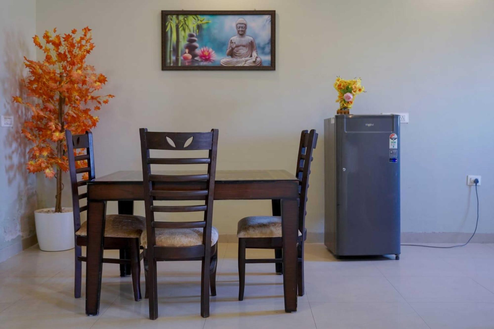 Vrindavan Dreams Hotel And Suites Exterior photo