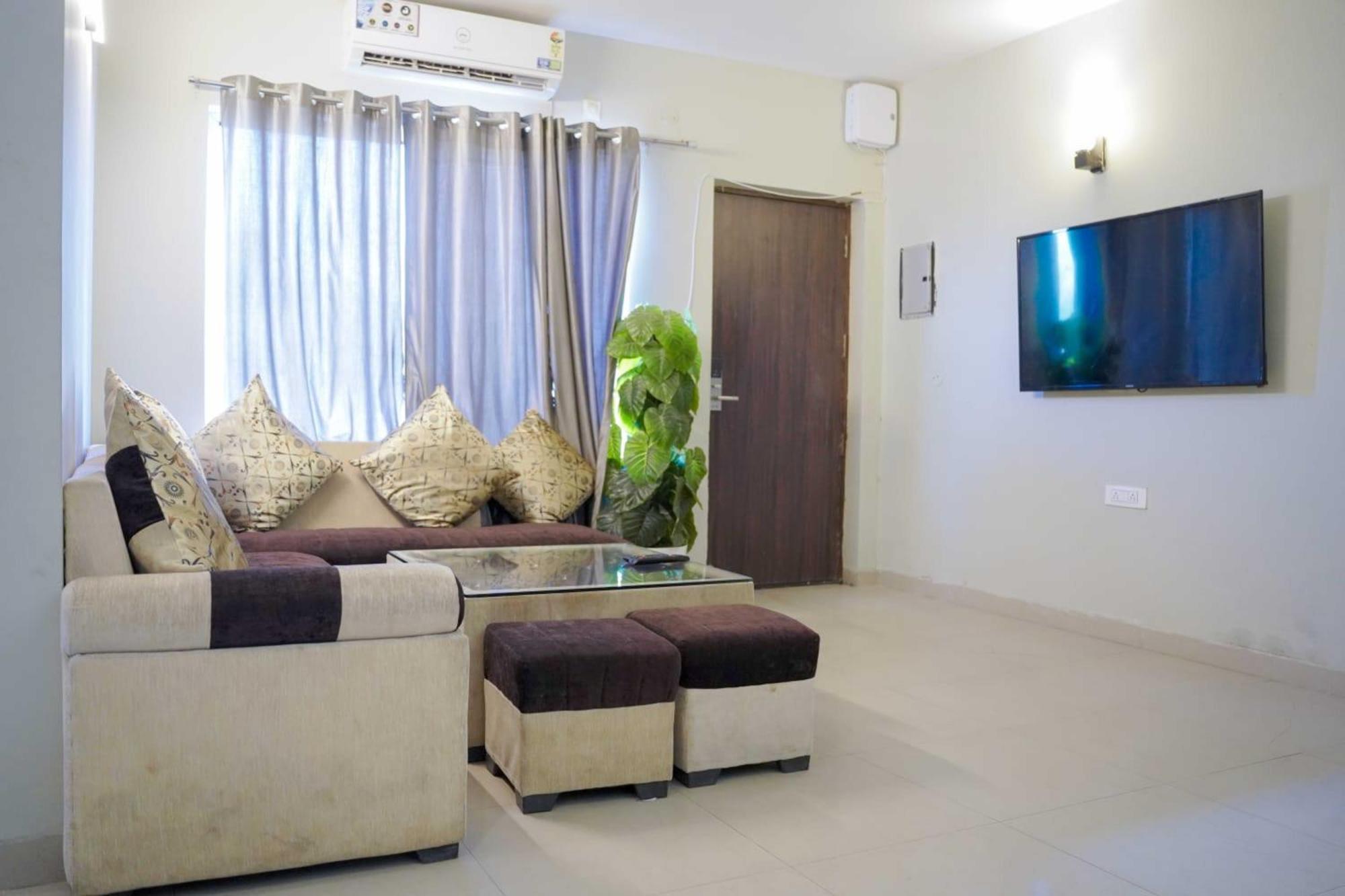 Vrindavan Dreams Hotel And Suites Exterior photo