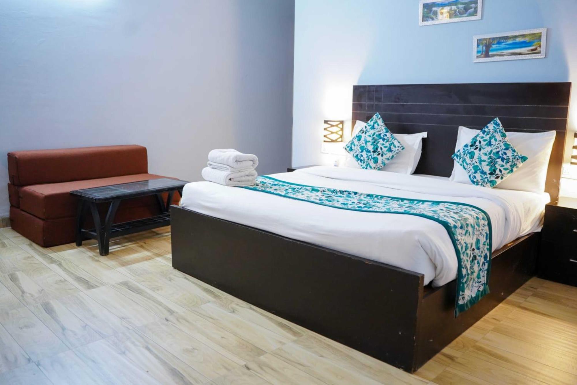 Vrindavan Dreams Hotel And Suites Exterior photo