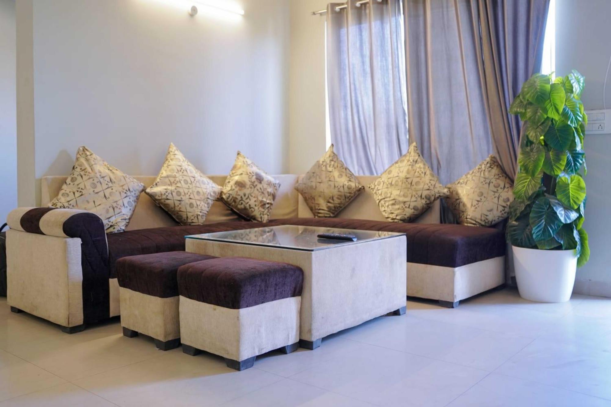 Vrindavan Dreams Hotel And Suites Exterior photo