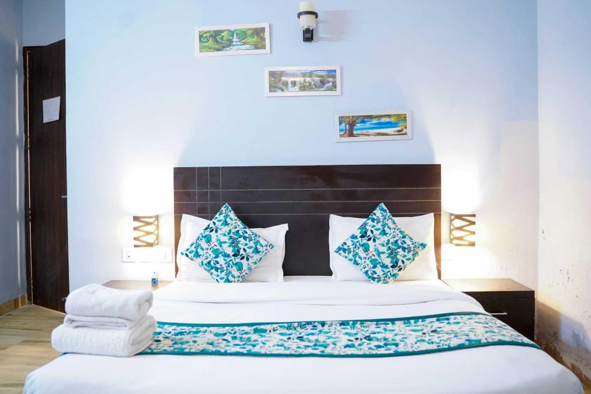 Vrindavan Dreams Hotel And Suites Exterior photo